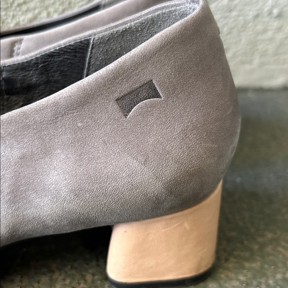 Camper Kara Grey and Cream Block Heel Pump Sz 39 Business Casual Office Suede - Picture 6 of 9